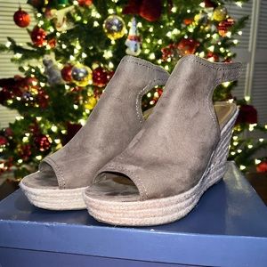 Universal Thread Brown Suede Espadrille Wedges Size 9 4 Inch Heel Open Toe